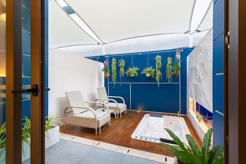 Hotel Clover Patong Phuket, Terrace/patio