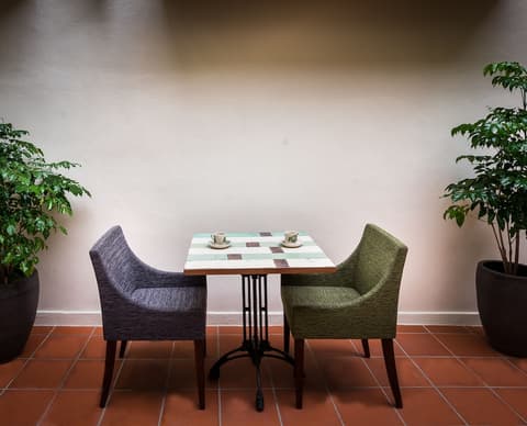 Treasures Hotel and Suites, Dining