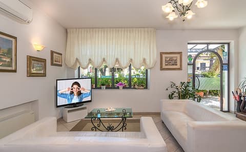 Hotel Eura, Reception