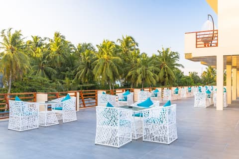 White Sand Dhigurah, Dining