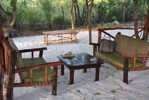 Baraka Aquarium Bungalows, Property grounds