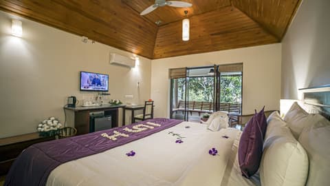 The Elephant Court, Room