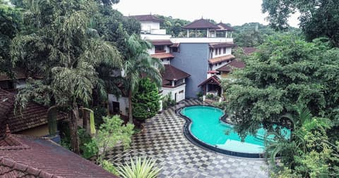 The Elephant Court, BBQ/picnic area