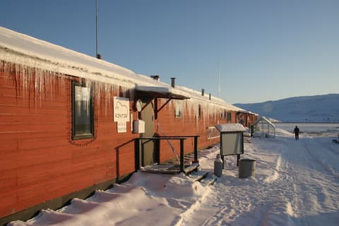 Old Camp, Front of property