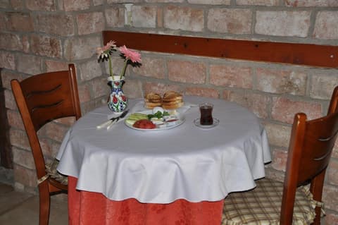 Kont Pansiyon, Restaurant