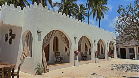 Coco Beach Hotel, Front of property