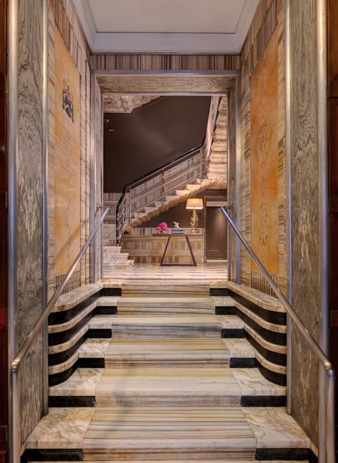 Singer Palace Hotel Roma, Interior entrance