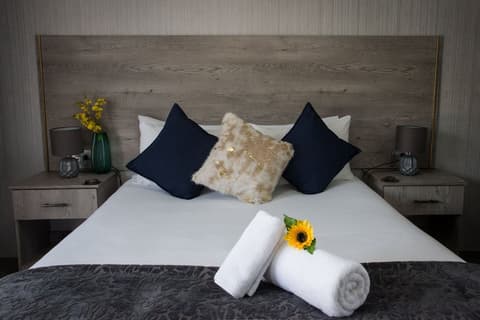 McAllisters on 8th, Room