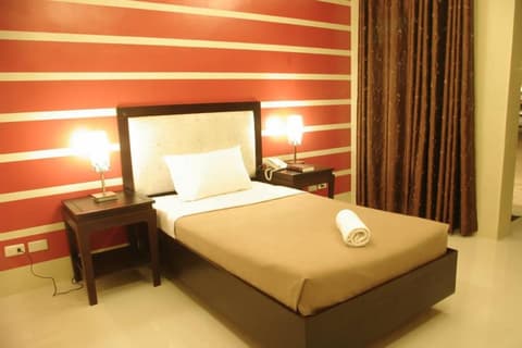 The Red Palm Suites and Restaurant, Room