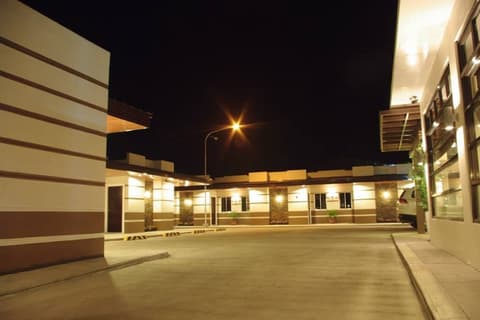 The Red Palm Suites and Restaurant, Property grounds