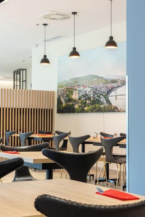 Akeah Verdi Budapest, Restaurant