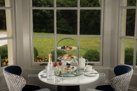 Dalmeny Park House Hotel, Food and drink