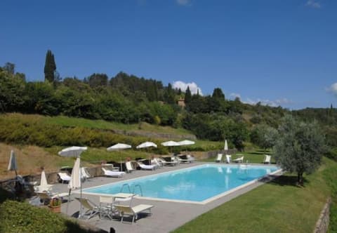 Castello di Gargonza, Outdoor pool