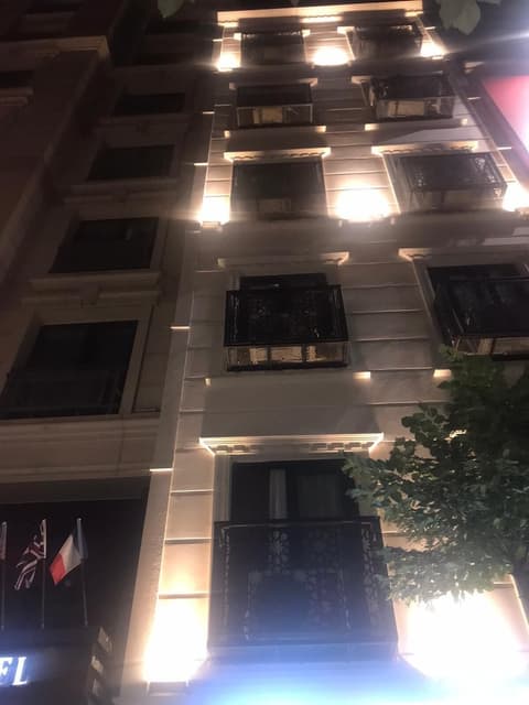 Abam Hotel, Front of property