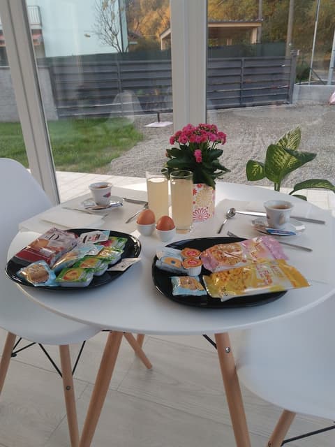 Crystal bed and breakfast, Breakfast area