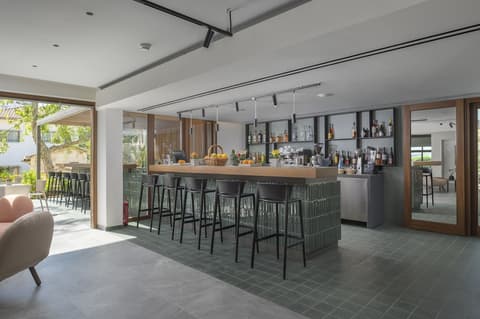 Alkyon Hotel, Bar (on property)