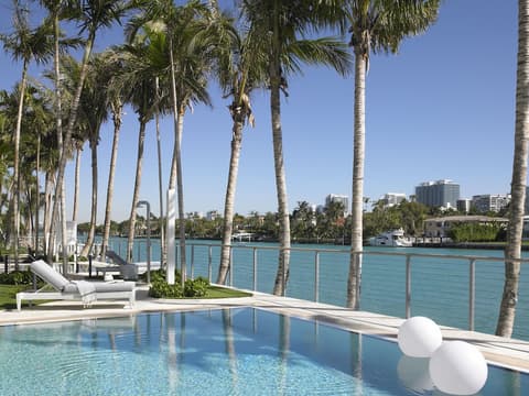 Grand Beach Hotel Bay Harbor, Outdoor pool