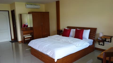 Baan Sooksiri Bangsaray, Room