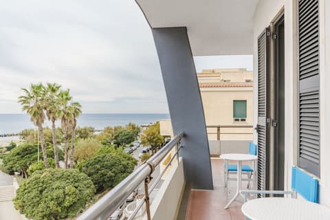 Hotel Riviera, Balcony