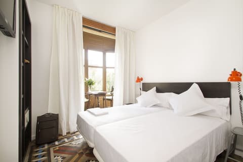 Som Nit Triomf, Room