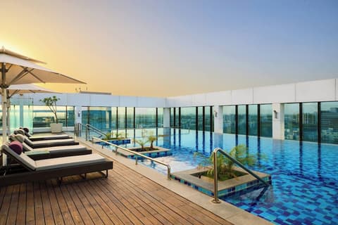 Renaissance Ahmedabad SG Highway, Pool