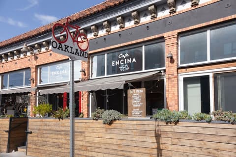 Signature Inn Oakland, Restaurant