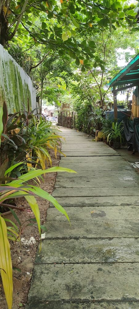 Mam Olson Pensionne House, Front of property