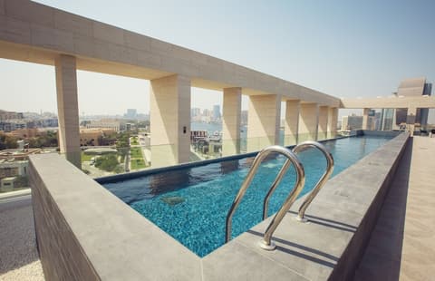Canopy by Hilton Dubai Al Seef, Outdoor pool