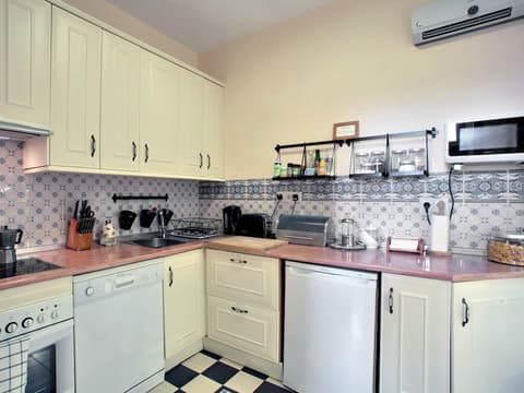 Malaga Lodge Guesthouse, Miscellaneous