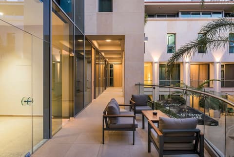 Trianon Luxury Apartments & Suites, Lobby sitting area