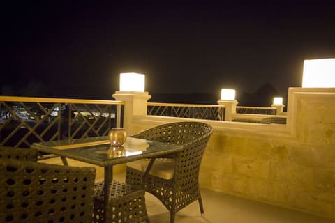 Pyramids Valley, Terrace/patio