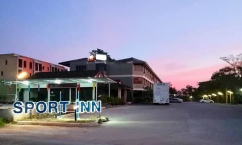 Sport Inn, Front of property