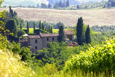 Rocca degli Olivi, Exterior