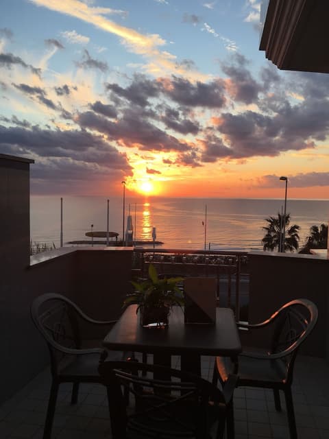 Serpa Hotel Anzio, Terrace/patio