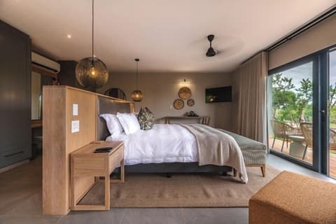 Elephant Point, Room