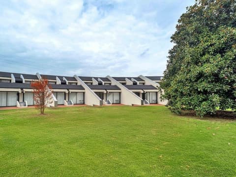 B&B Hotel Alba, Exterior