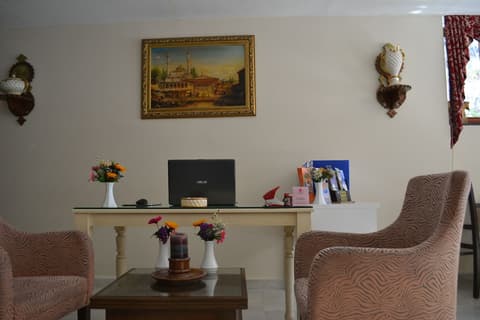 Seven Days Hotel, Lobby