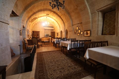 Upper Greek House, Interior entrance