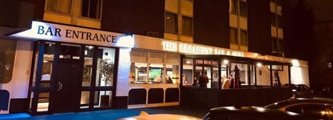 Metro Inns Walsall, Sports bar