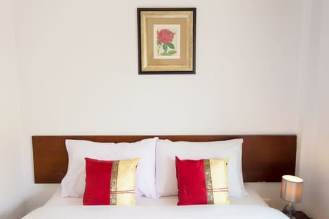 Nouveau Guesthouse, Room