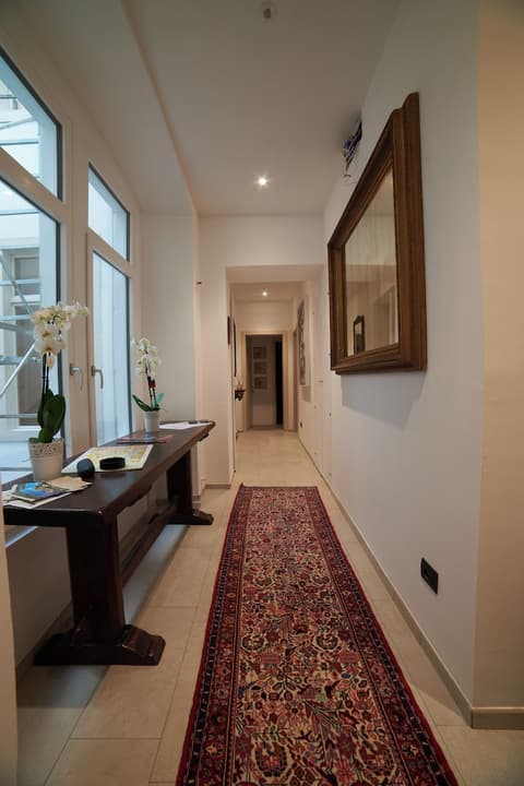 La Loggia del Castello, Interior entrance