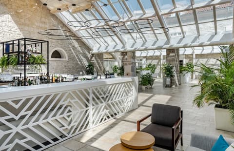 Lazure Hotel and Marina, Lobby