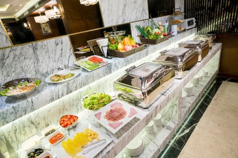 Conifer Grand Hotel, Breakfast area