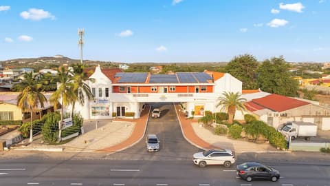 Turibana Plaza, Front of property