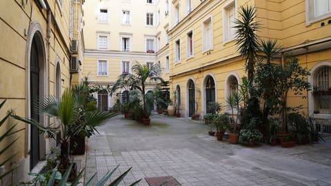 COLA di Rienzo suite, Courtyard