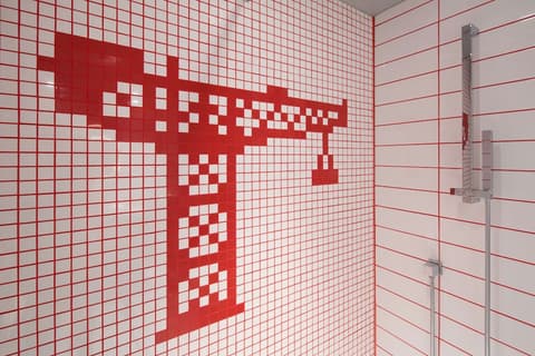 Radisson RED Glasgow, Bathroom