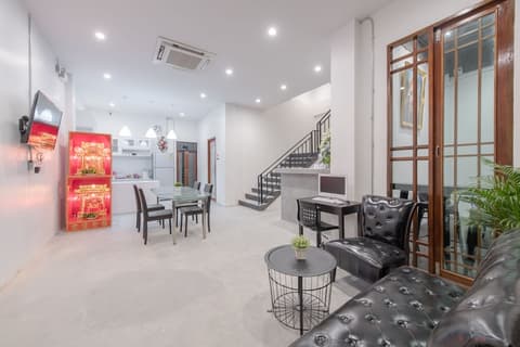 Tiny Taladnoi Hostel, 