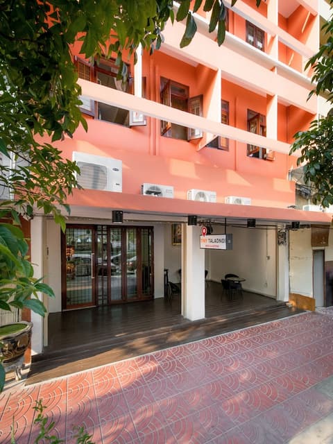 Tiny Taladnoi Hostel, 