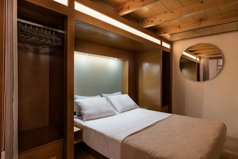 San Salvatore Monastery, Room