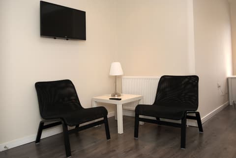 Guest House London, Living area